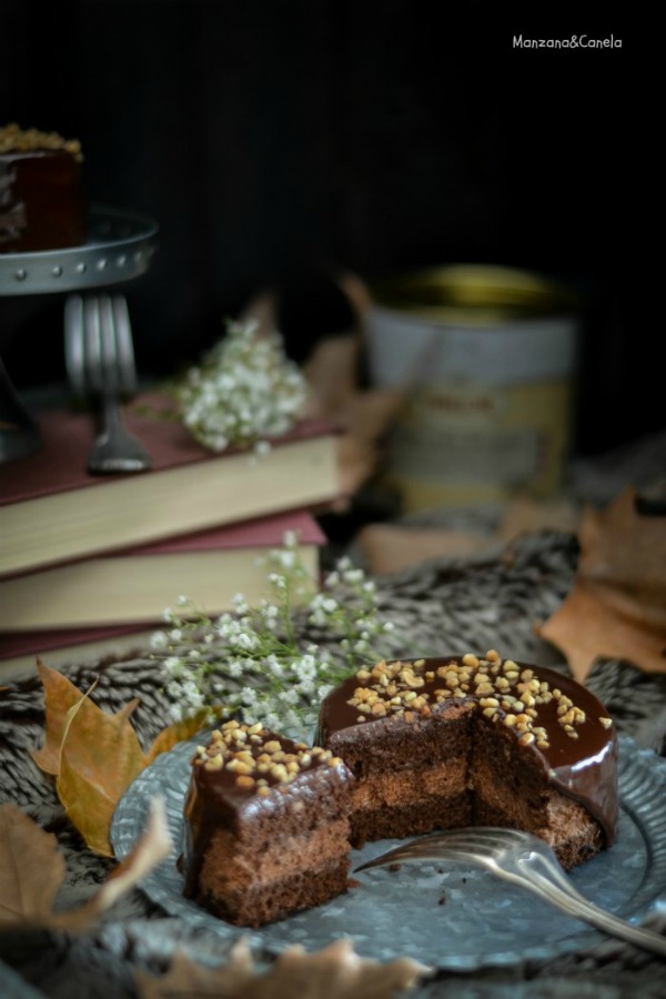 Mini tartas de doble chocolate con cobertura de chocolate al caramelo