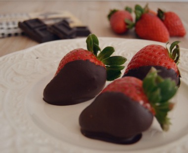 Fresas con chocolate negro [receta de San Valentín]