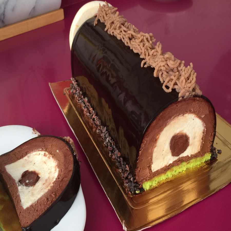 TRONCO DE VAINILLA, CHOCOLATE, GIANDUJA Y BIZCOCHO DE PISTACHO